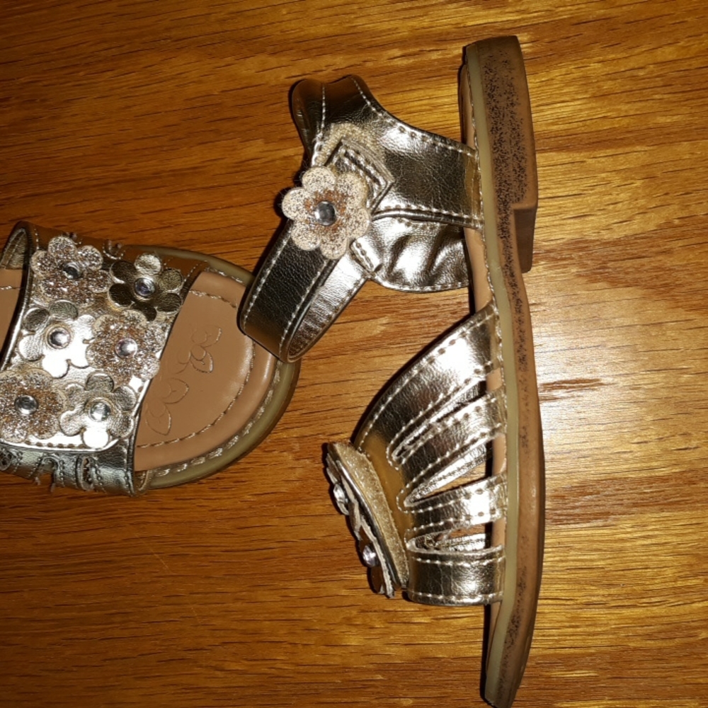 🌞 Wonder Kids Gold Sandals Size 7 - Picture 4 of 7